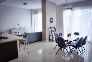 Alquiler de Apartamento de 3 Dormitorios en Lomas del Guijarro